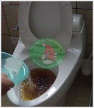 Hướng dẫn cách thông bồn cầu bằng Coca