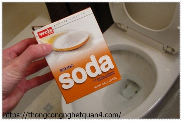 dùng baking soda để thông bồn cầu