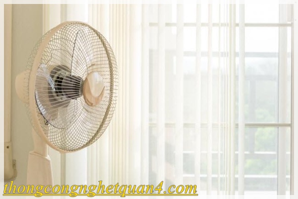 bố trí thêm quạt gió để khử mùi hôi phòng ngủ