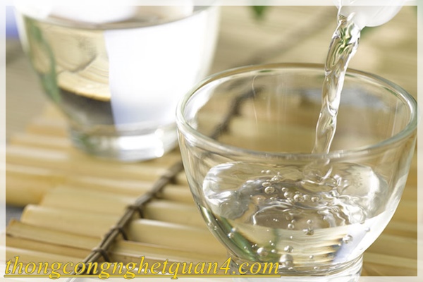 khử mùi hôi bằng rượu