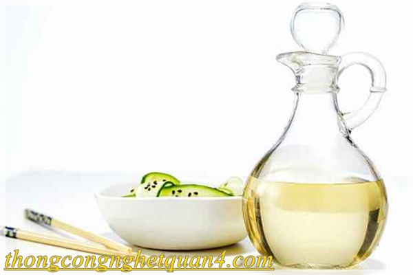 xử lý mùi hôi bằng dấm trắng