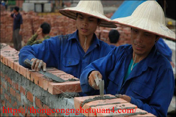 Thợ xây nhà vệ sinh