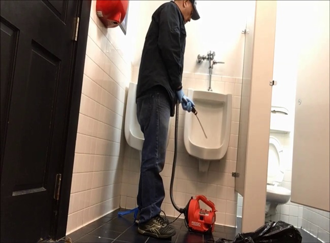 thông bồn tiểu nam quận 4 lắp đặt sai vị trí