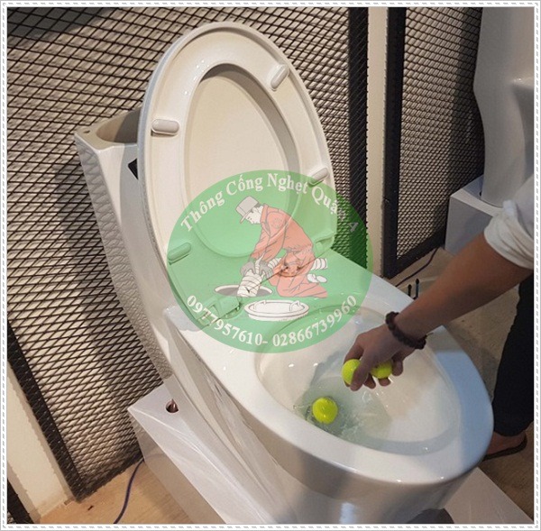 Th&ocirc;ng bồn cầu bằng c&aacute;ch kh&aacute;c
