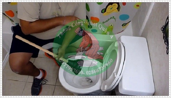 Nguy&ecirc;n nh&acirc;n bồn cầu thường xuy&ecirc;n bị tắc