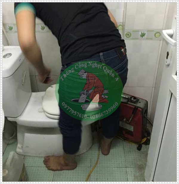 Th&ocirc;ng bồn cầu bằng m&aacute;y n&eacute;n kh&iacute;