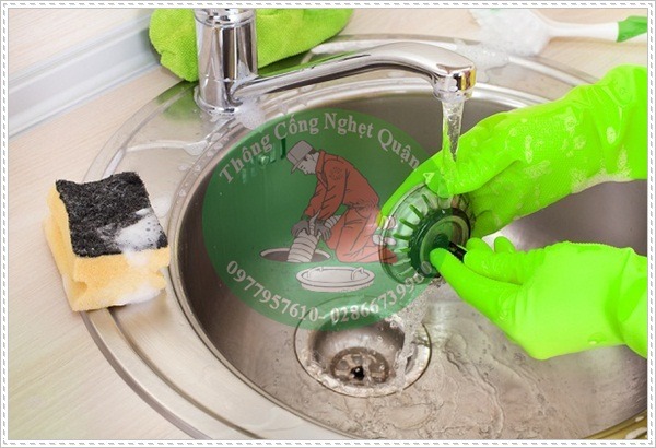 Thông cống nghẹt bằng baking soda và muối có thật sự hiệu quả