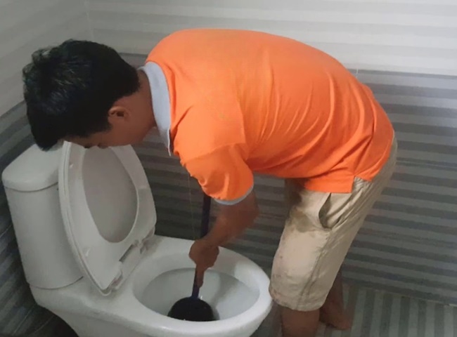 Thông bồn cầu quận 5 thi công nhanh chóng và sạch sẽ