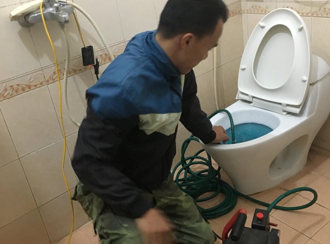 Bảng báo giá thông bồn cầu quận 11 Đức Hải minh bạch và rõ ràng